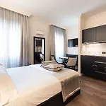 Milano & Spa***s