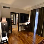 Milano & Spa***s Szálloda